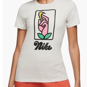 Nike Sportswear Retro Mod 3 Women's Graphic Tee Small, LIGHT BONE